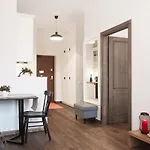 Lovely In Center With Private Parking