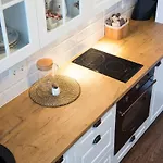 Lovely In Center With Private Parking *