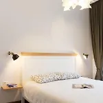 Lovely In Center With Private Parking *