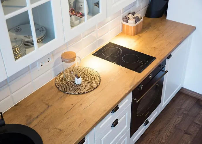 Lovely In Center With Private Parking *