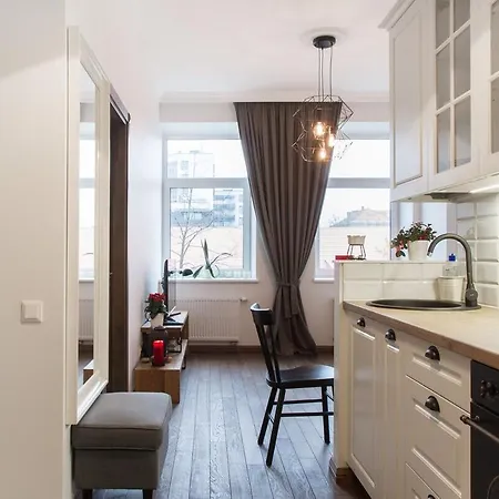 Lovely In Center With Private Parking Apartment