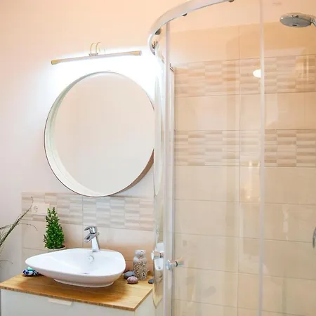 Lovely In Center With Private Parking Apartment