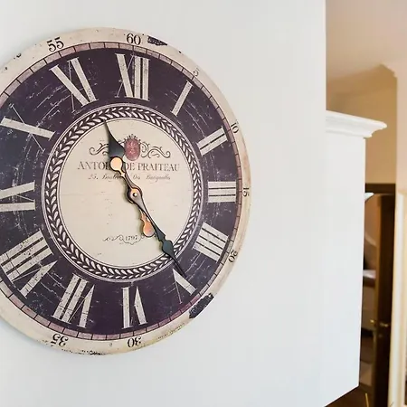 Apartment Lovely In Center With Private Parking