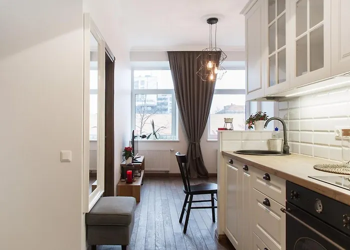 Lovely In Center With Private Parking Apartment