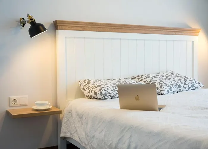 Lovely In Center With Private Parking Apartment *